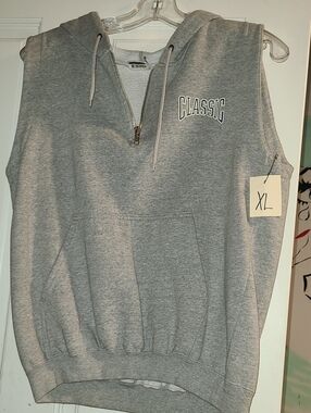 Classic Sleeveless Zip-Up Hoodie in Gray